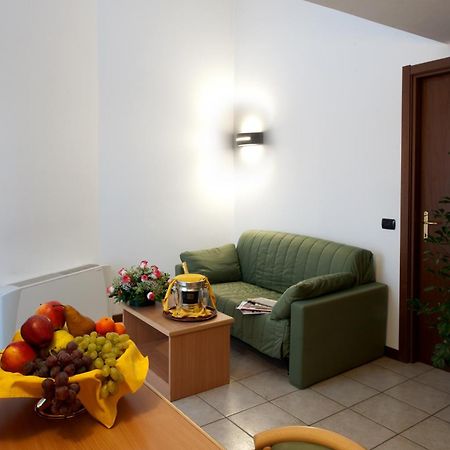 Hotel Roma Cassano Magnago Kültér fotó
