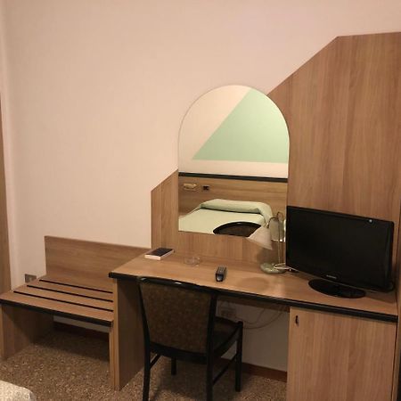 Hotel Roma Cassano Magnago Kültér fotó