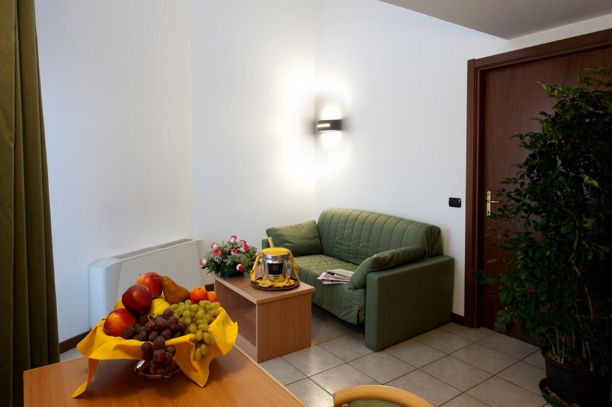Hotel Roma Cassano Magnago Kültér fotó
