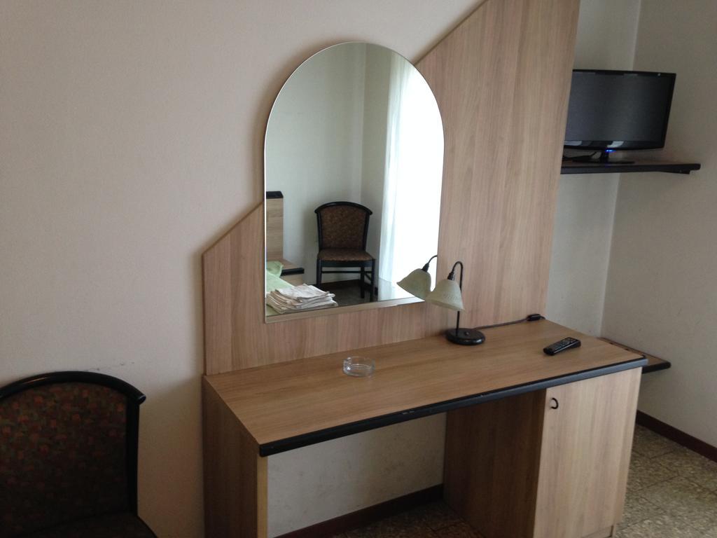 Hotel Roma Cassano Magnago Kültér fotó