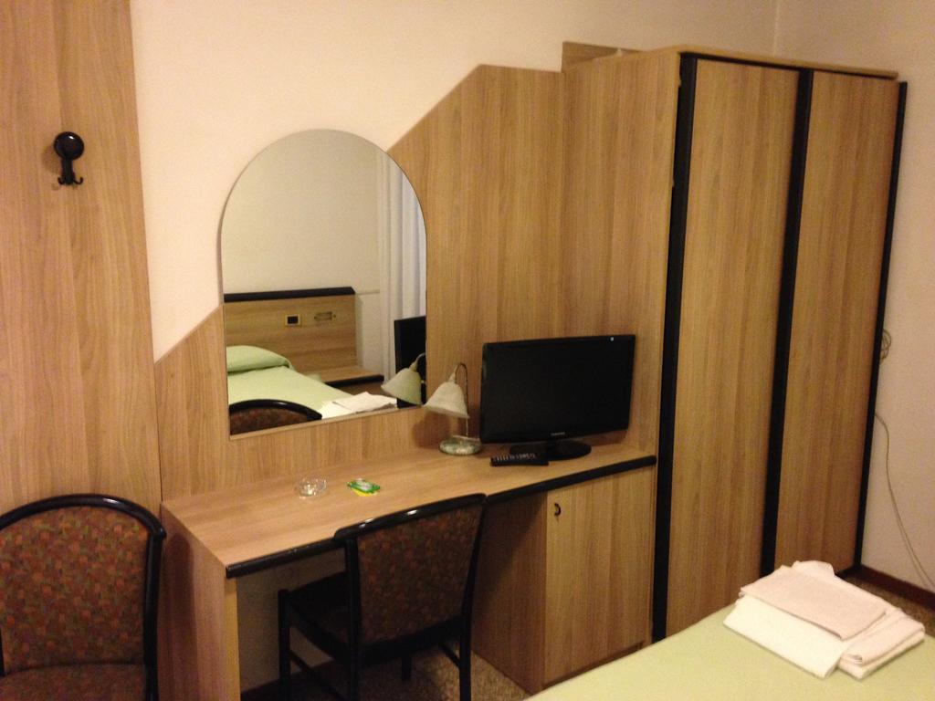Hotel Roma Cassano Magnago Kültér fotó
