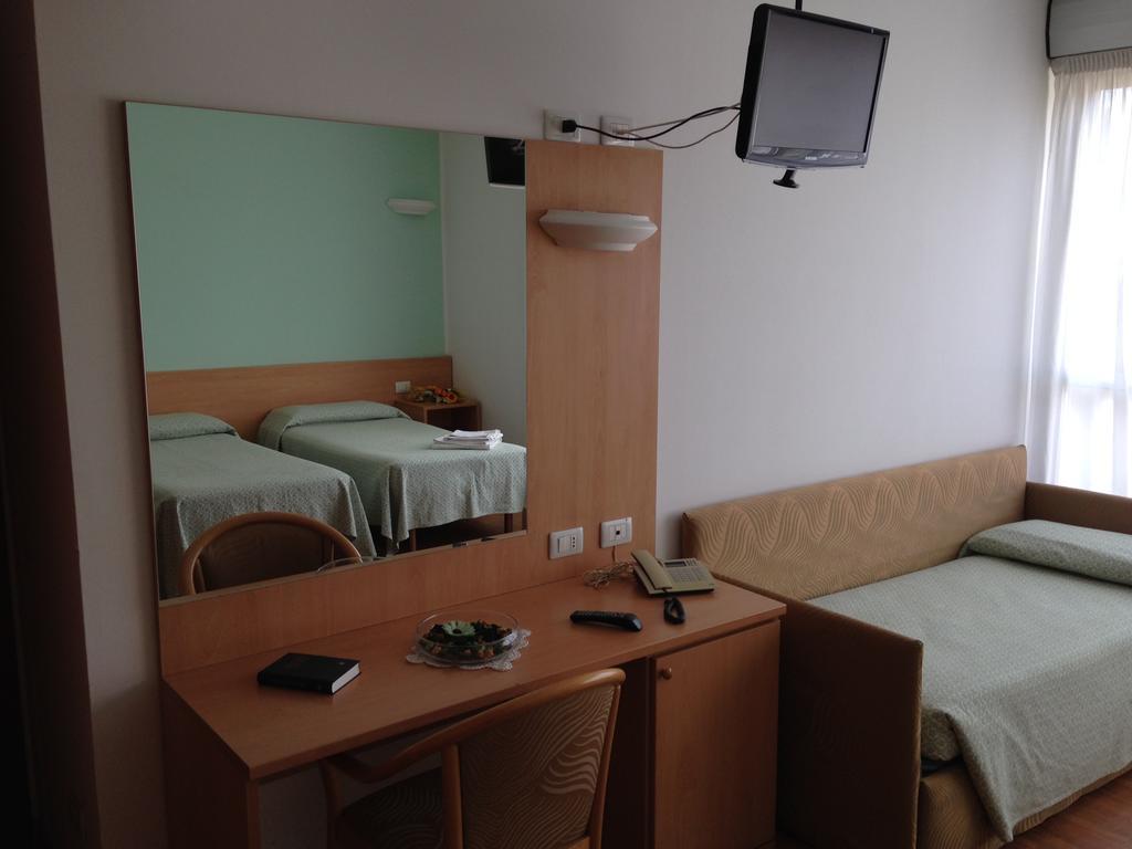 Hotel Roma Cassano Magnago Kültér fotó