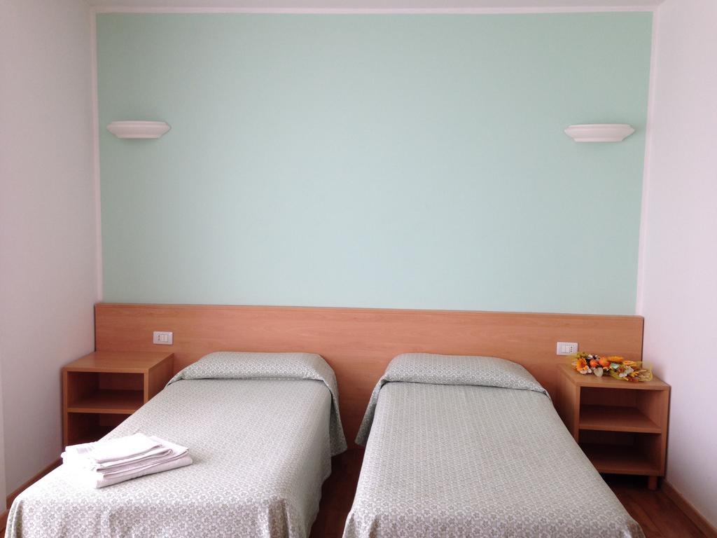 Hotel Roma Cassano Magnago Kültér fotó