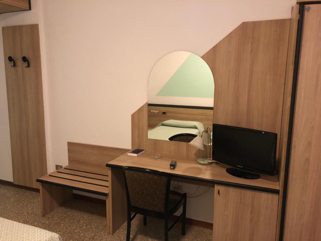 Hotel Roma Cassano Magnago Kültér fotó